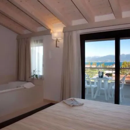 Porto Azzurro 3*