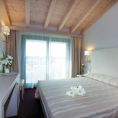 Porto Azzurro Hotel 3*