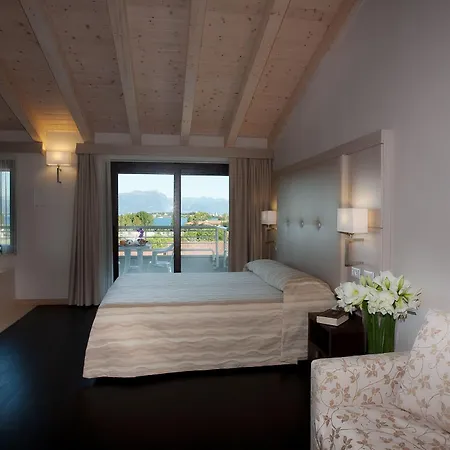 Porto Azzurro Hotel 3*