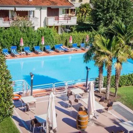 Porto Azzurro Hotel 3*
